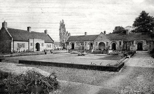The West Street almshouses in 1932