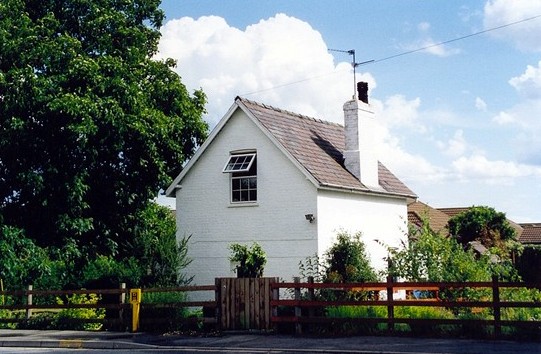 Railway gatehouse in Mill Drove