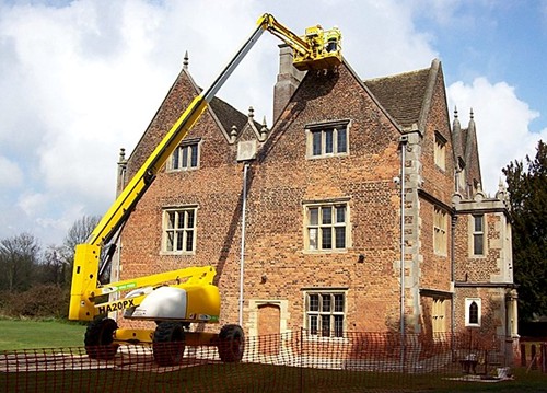 Repairing the Red Hall from earthquake damage in 2008