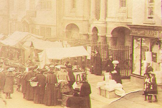 The street market in 1908