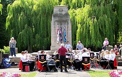 Band concert in July 2009 photographed by Rex Needle
